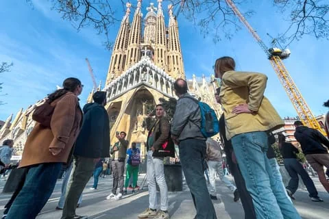 Barcelona: Sagrada Familia Entry Ticket and Guided Tour
